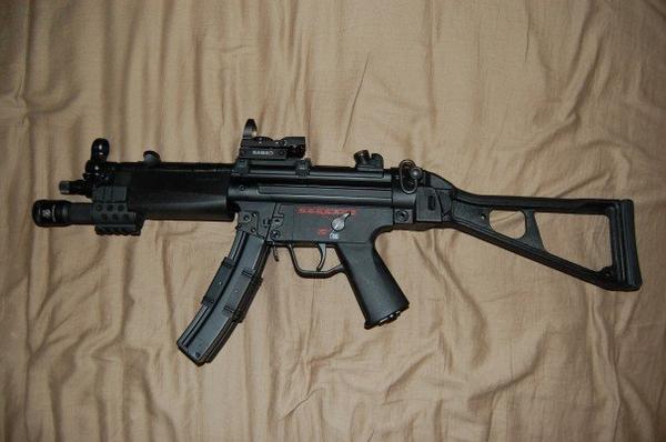 HK MP5 A5 (New-type Folding Stock Version) & Flashlight Grip w/ Tactical Picitany Rails